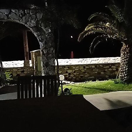 Vila Το Πετρινο Agia Marina Mikrolimanou Exteriér fotografie