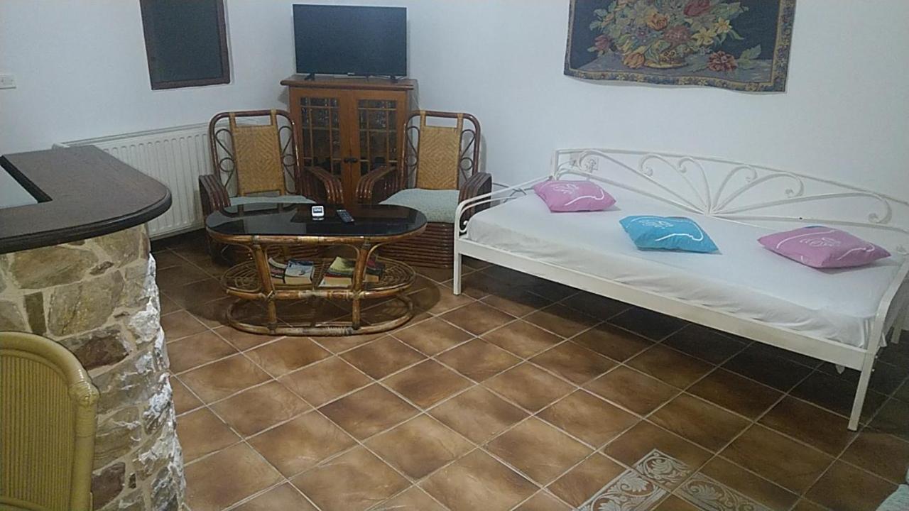 Vila Το Πετρινο Agia Marina Mikrolimanou Exteriér fotografie