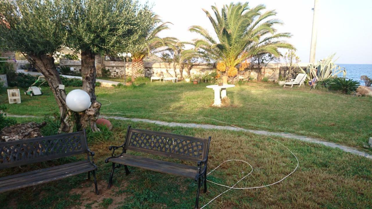 Vila Το Πετρινο Agia Marina Mikrolimanou Exteriér fotografie